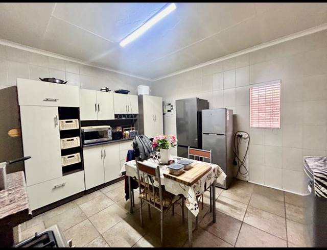 2 BEDROOM HOUSE FOR SALE IN VANDERBIJLPARK CW 2